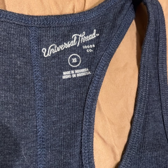 Set of 2 Tank Tops - Picture 3 of 3